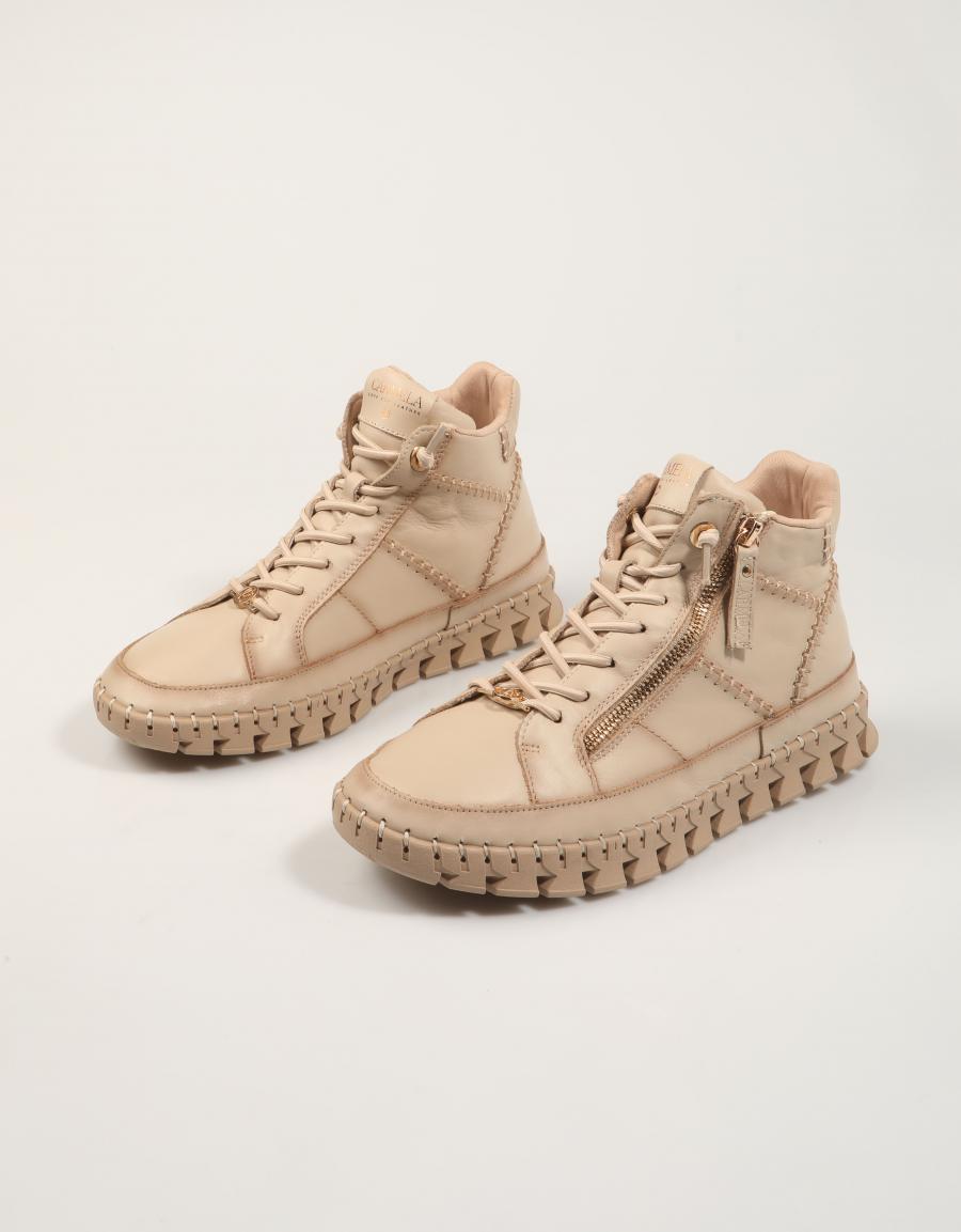 ZAPATILLAS CARMELA 162708 en color Beige