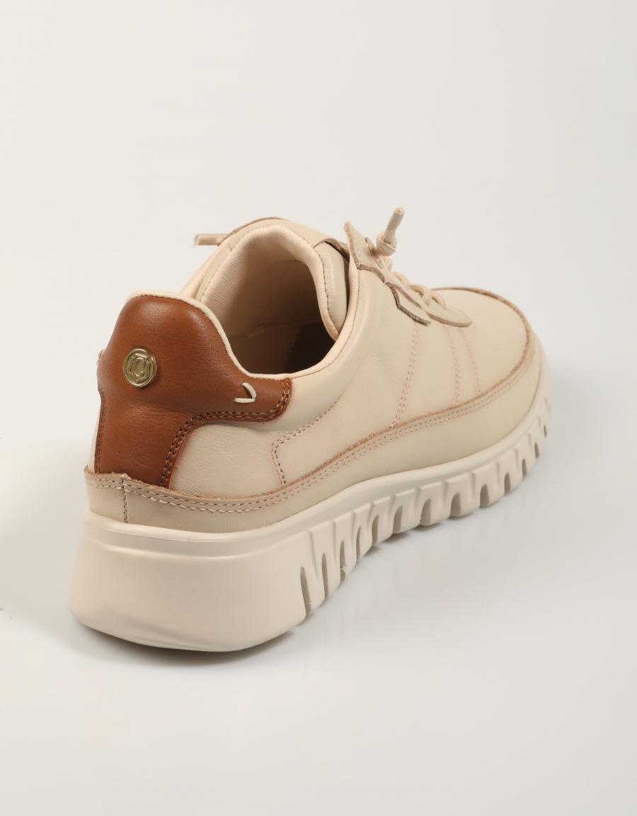 ZAPATILLAS CARMELA 162525 en color Beige