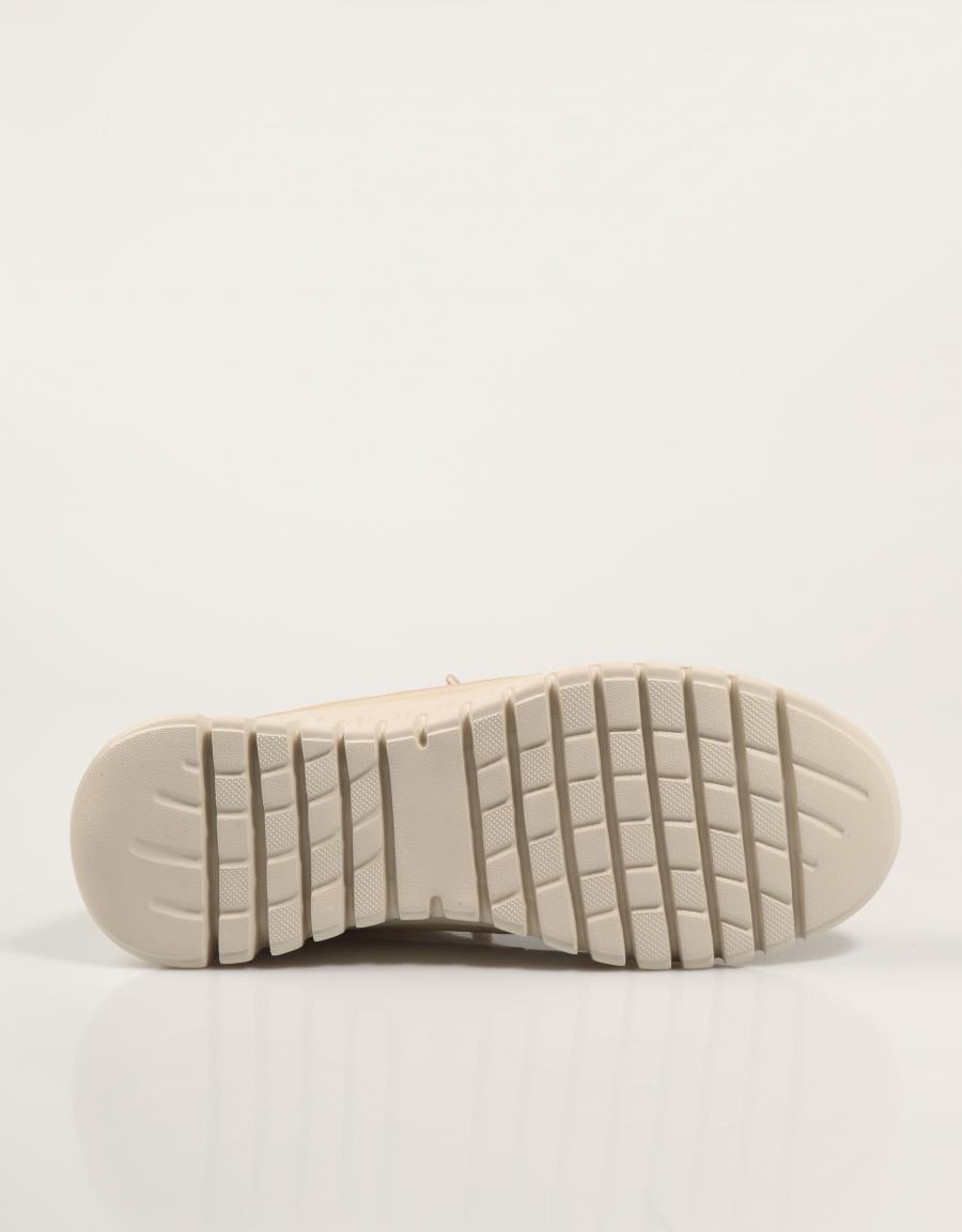 ZAPATILLAS CARMELA 162525 en color Beige