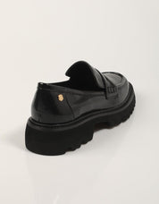ZAPATOS CARMELA 162551 en color Negro