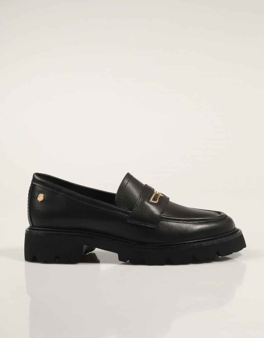 ZAPATOS CARMELA 162545 en color Negro