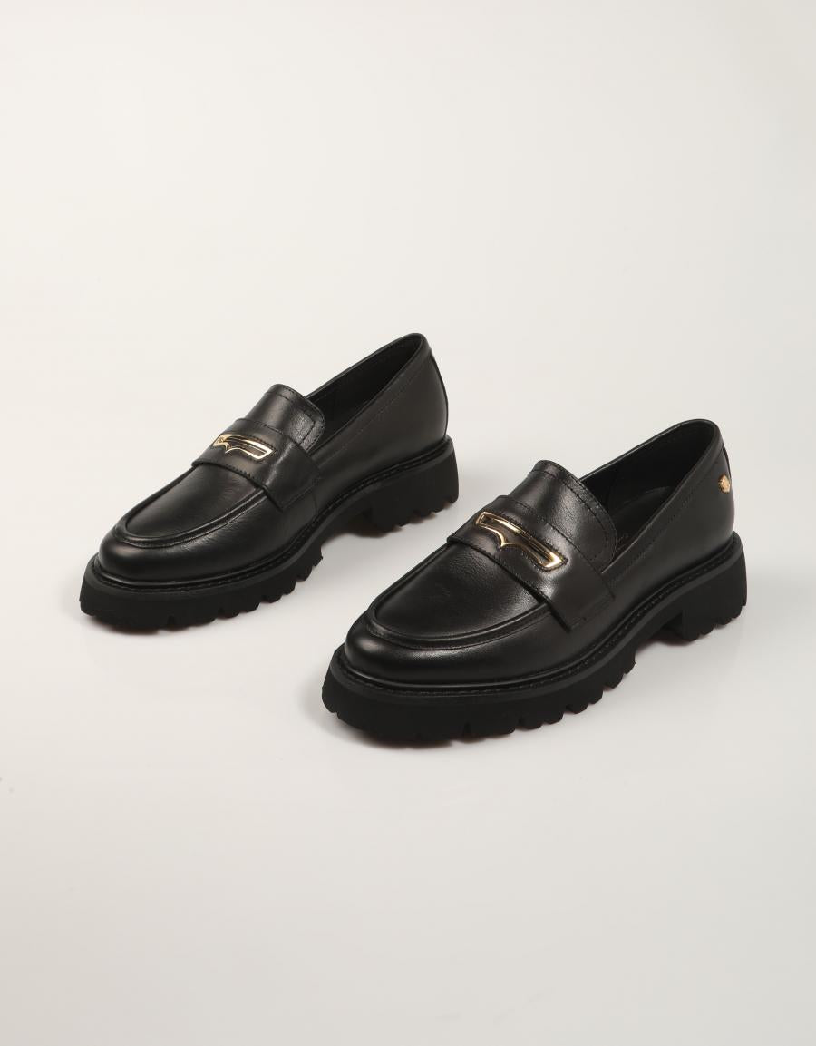 ZAPATOS CARMELA 162545 en color Negro