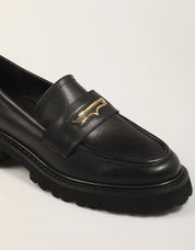 ZAPATOS CARMELA 162545 en color Negro
