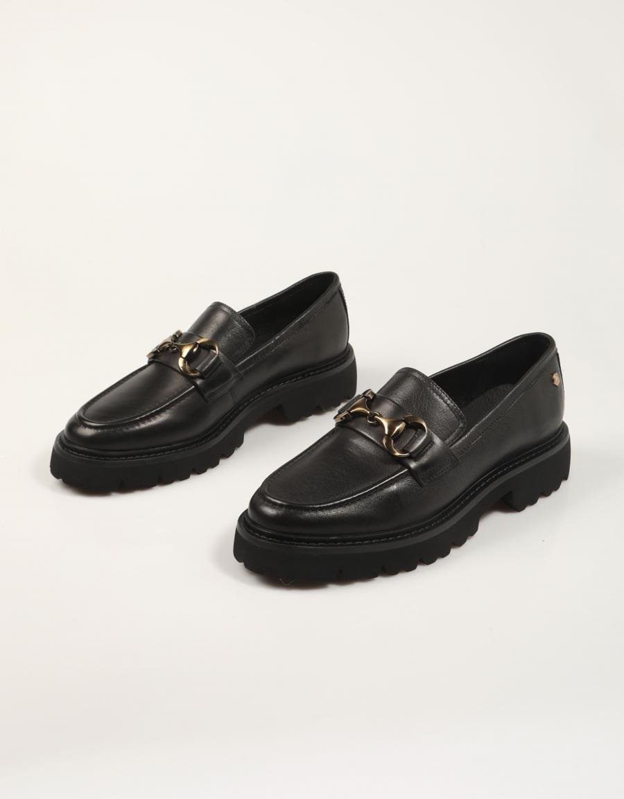 ZAPATOS CARMELA 161872 en color Negro