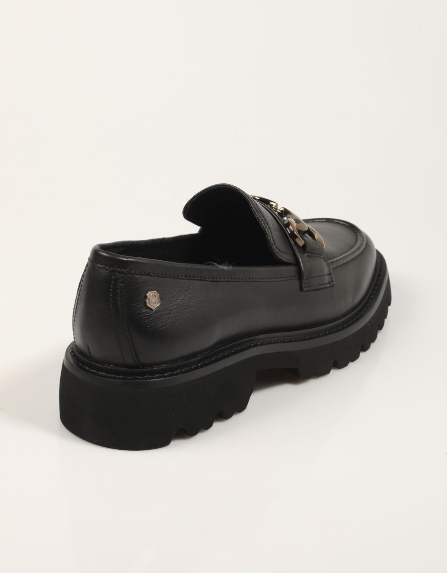 ZAPATOS CARMELA 161872 en color Negro