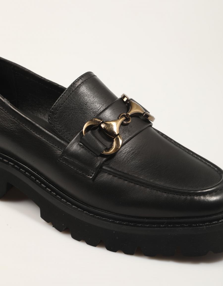 ZAPATOS CARMELA 161872 en color Negro