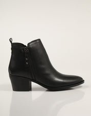 BOTINES CARMELA 162585 en color Negro