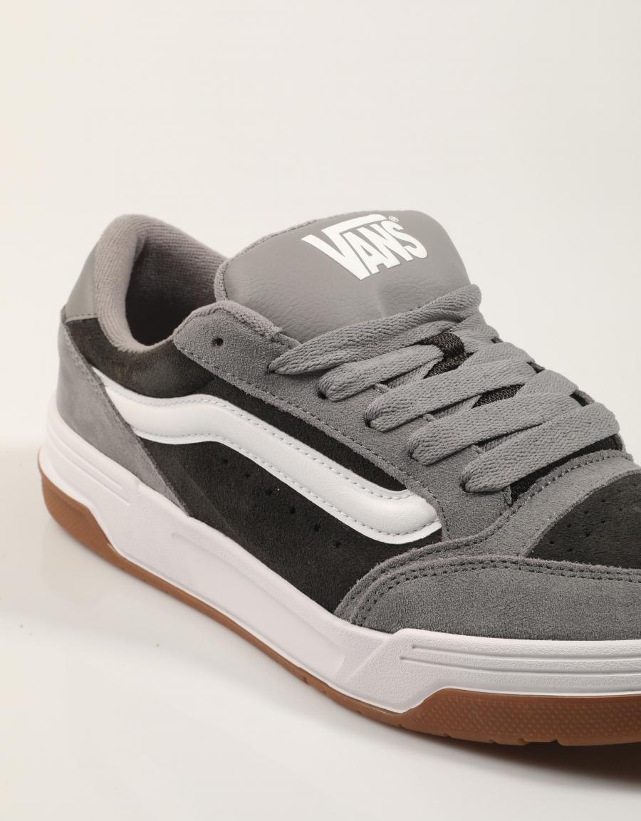 ZAPATILLAS VANS HYLANE en color Gris