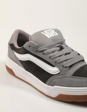 ZAPATILLAS VANS HYLANE en color Gris