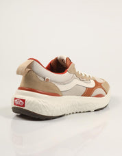 ZAPATILLAS VANS MTE ULTRARANGE en color Beige