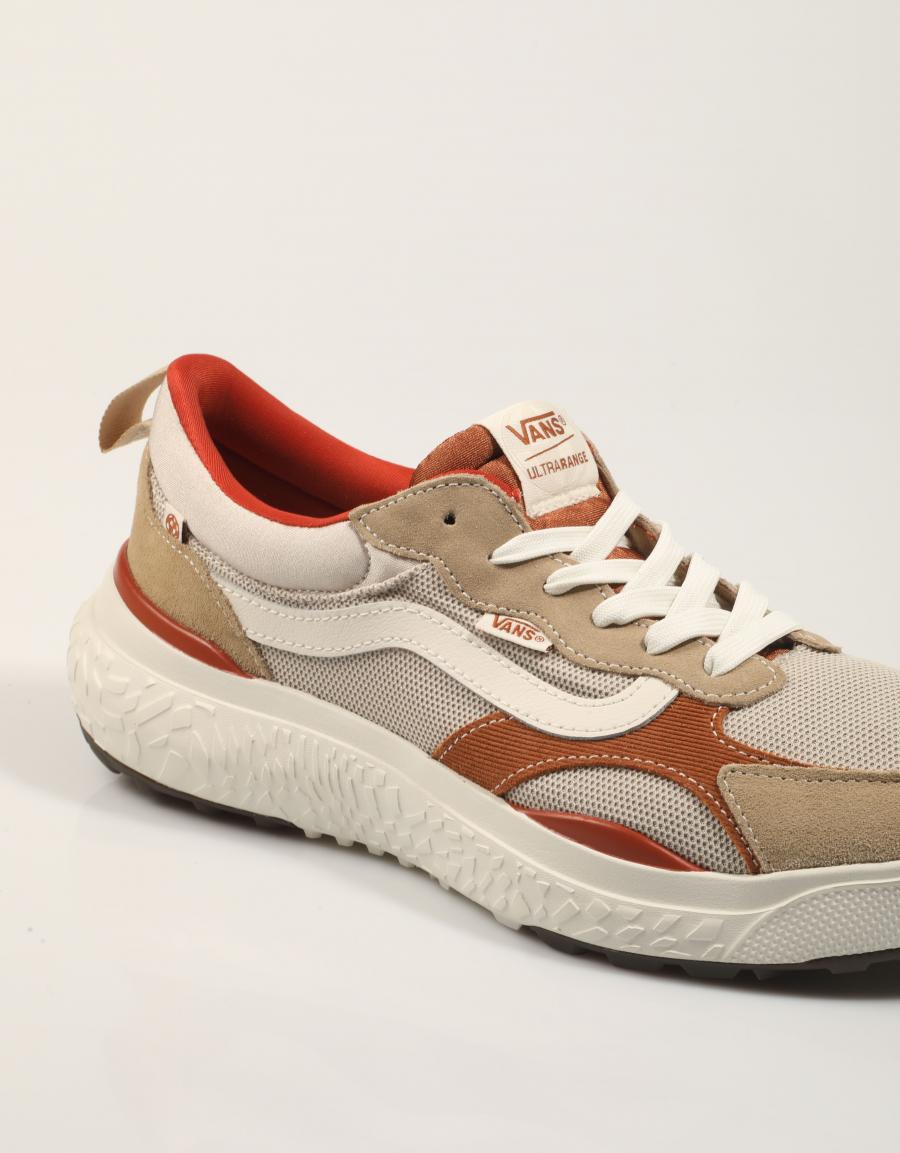 ZAPATILLAS VANS MTE ULTRARANGE en color Beige