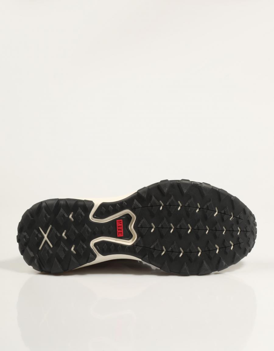 ZAPATILLAS VANS MTE CROSSPATH en color Negro