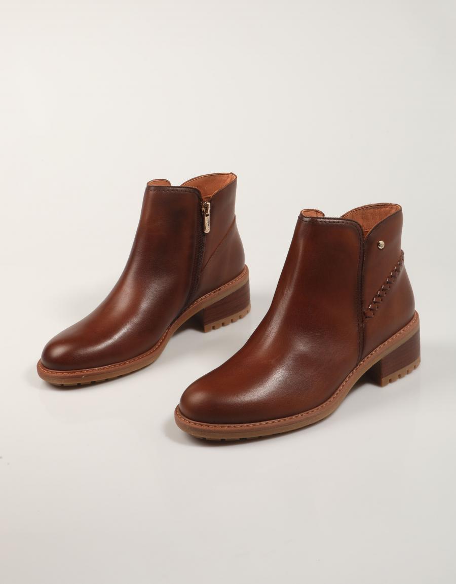 BOTINES PIKOLINOS MEDINA W0D-8871 en color Cuero