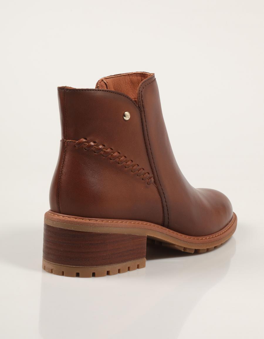 BOTINES PIKOLINOS MEDINA W0D-8871 en color Cuero