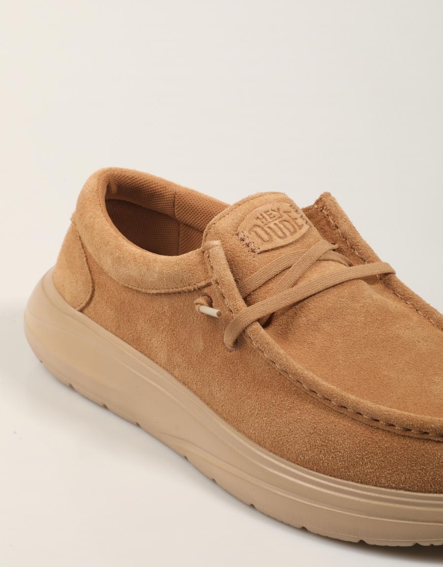 ZAPATOS DUDE WALLY CONF SUEDE en color Cuero