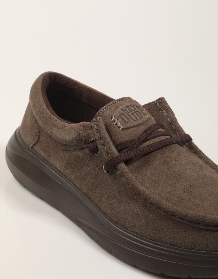 ZAPATOS DUDE WALLY CONF SUEDE en color Marron