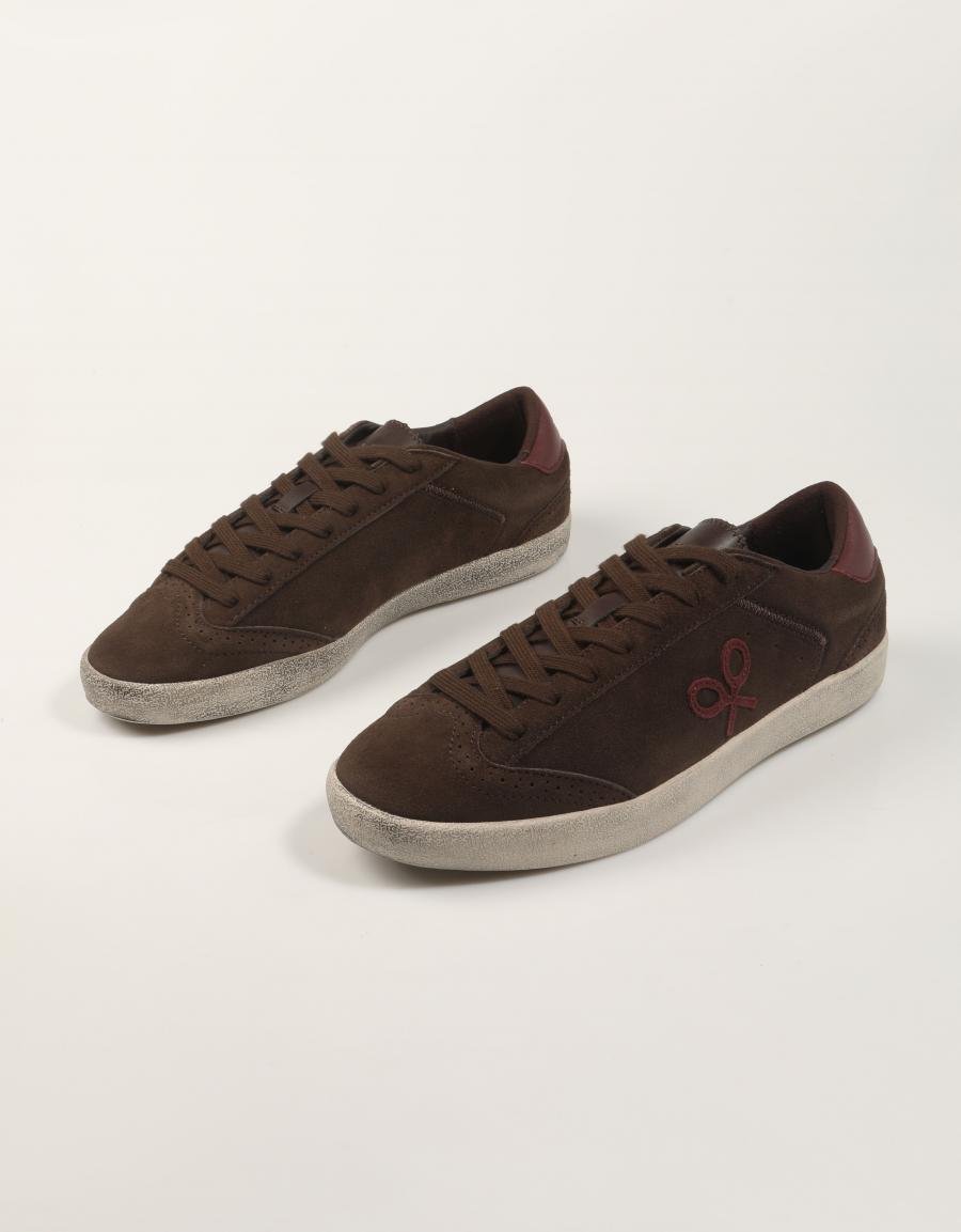 ZAPATILLAS SILBON 133642 en color Marron