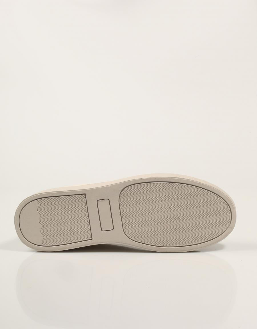 ZAPATILLAS SILBON 133262 en color Blanco