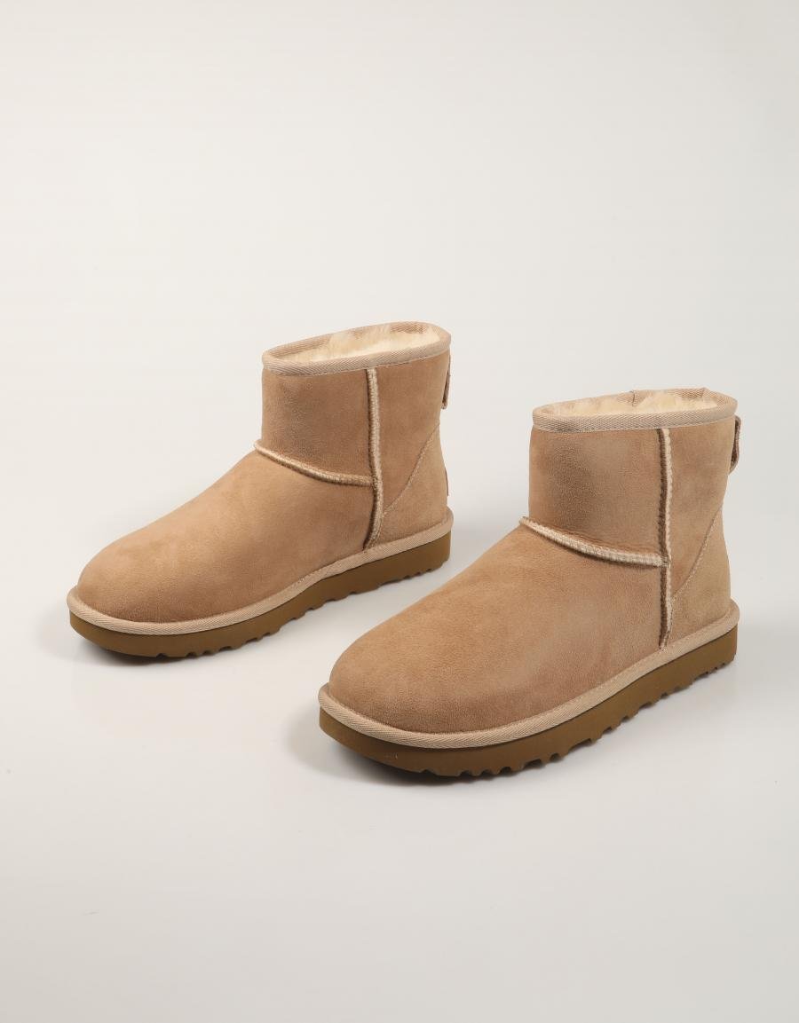 BOTINES UGG W CLASSIC MINI II en color Beige