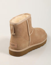 BOTINES UGG W CLASSIC MINI II en color Beige