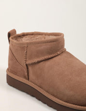 BOTINES UGG W CLASSIC ULTRA MINI en color Taupe