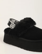 ZAPATILLAS CASA UGG W FUNKETTE II en color Negro