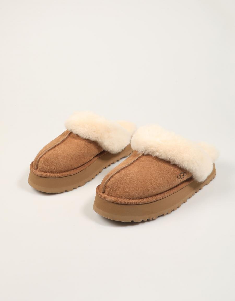 ZAPATILLAS CASA UGG W DISQUETTE II en color Cuero