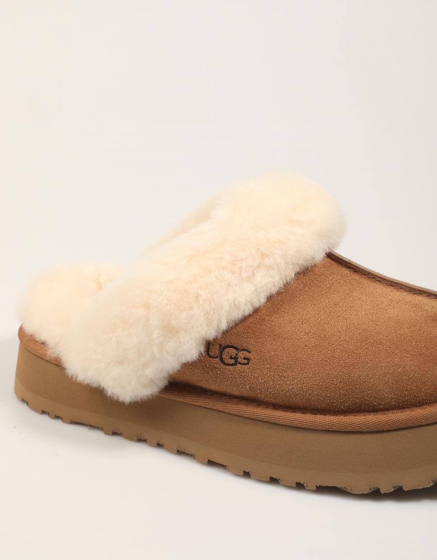 ZAPATILLAS CASA UGG W DISQUETTE II en color Cuero