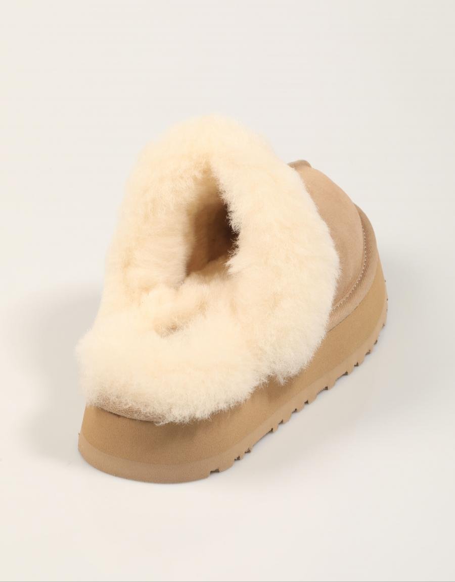 ZAPATILLAS CASA UGG W DISQUETTE II en color Beige