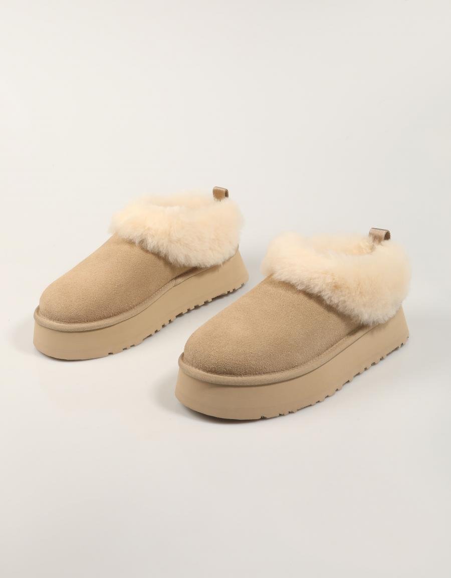 ZUECOS UGG W TAZELLE en color Beige