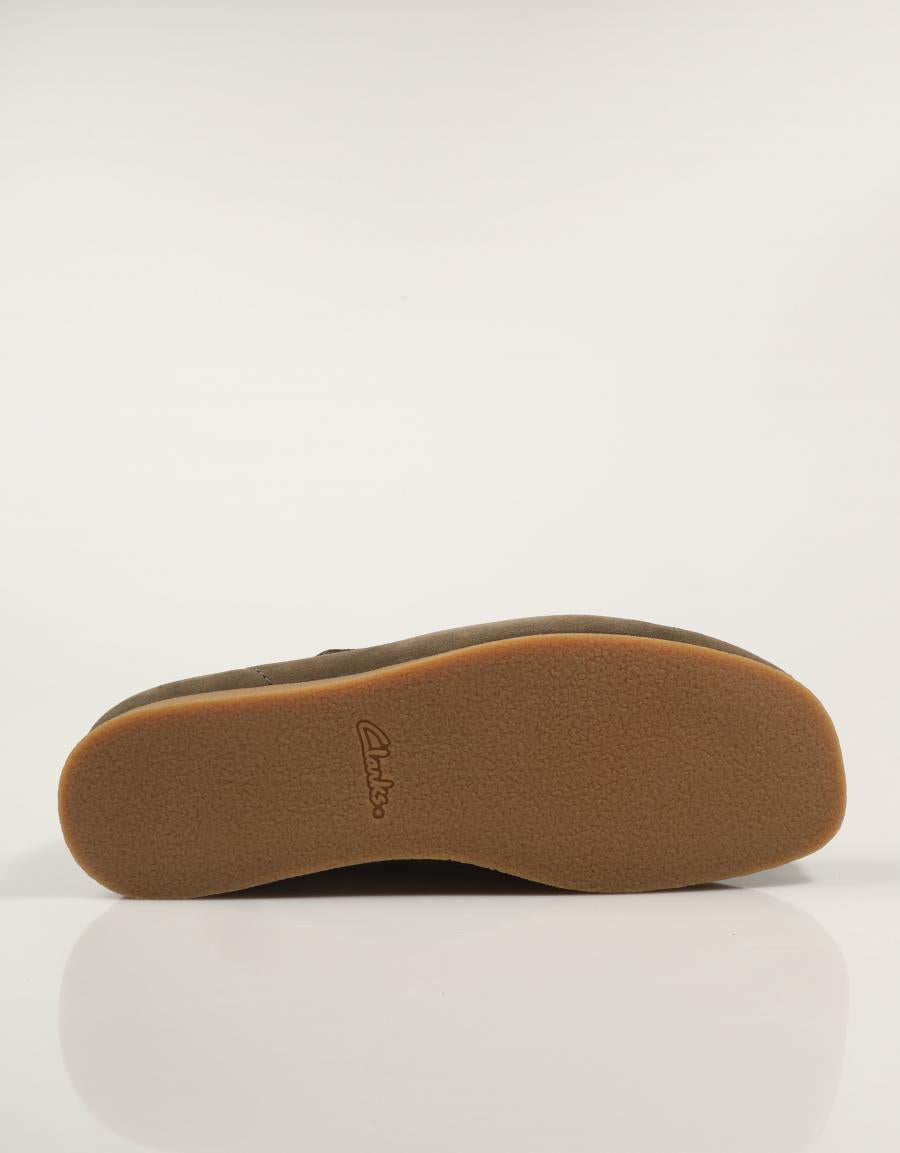 ZAPATOS SPORT CLARKS WALLABEE EV en color Kaki
