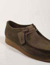 ZAPATOS SPORT CLARKS WALLABEE EV en color Kaki