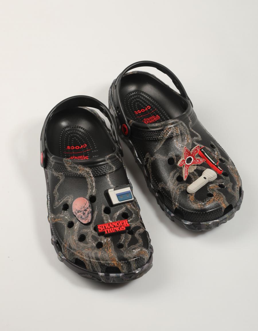 ZAPATILLAS CROCS STRANGER THINGS CLS CLG en color Negro