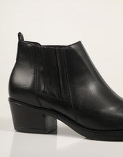 BOTINES LUCIA VIGUERA 8020 en color Negro