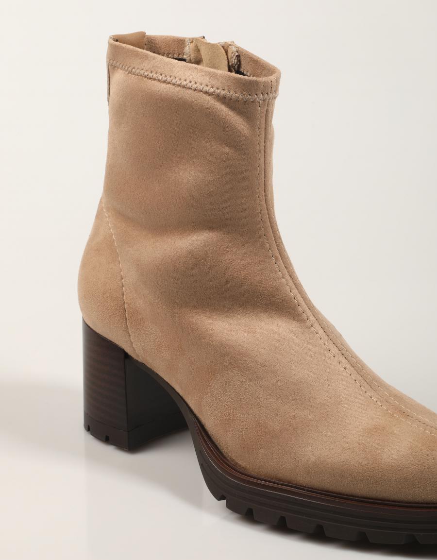 BOTINES LUCIA VIGUERA 8323 en color Beige