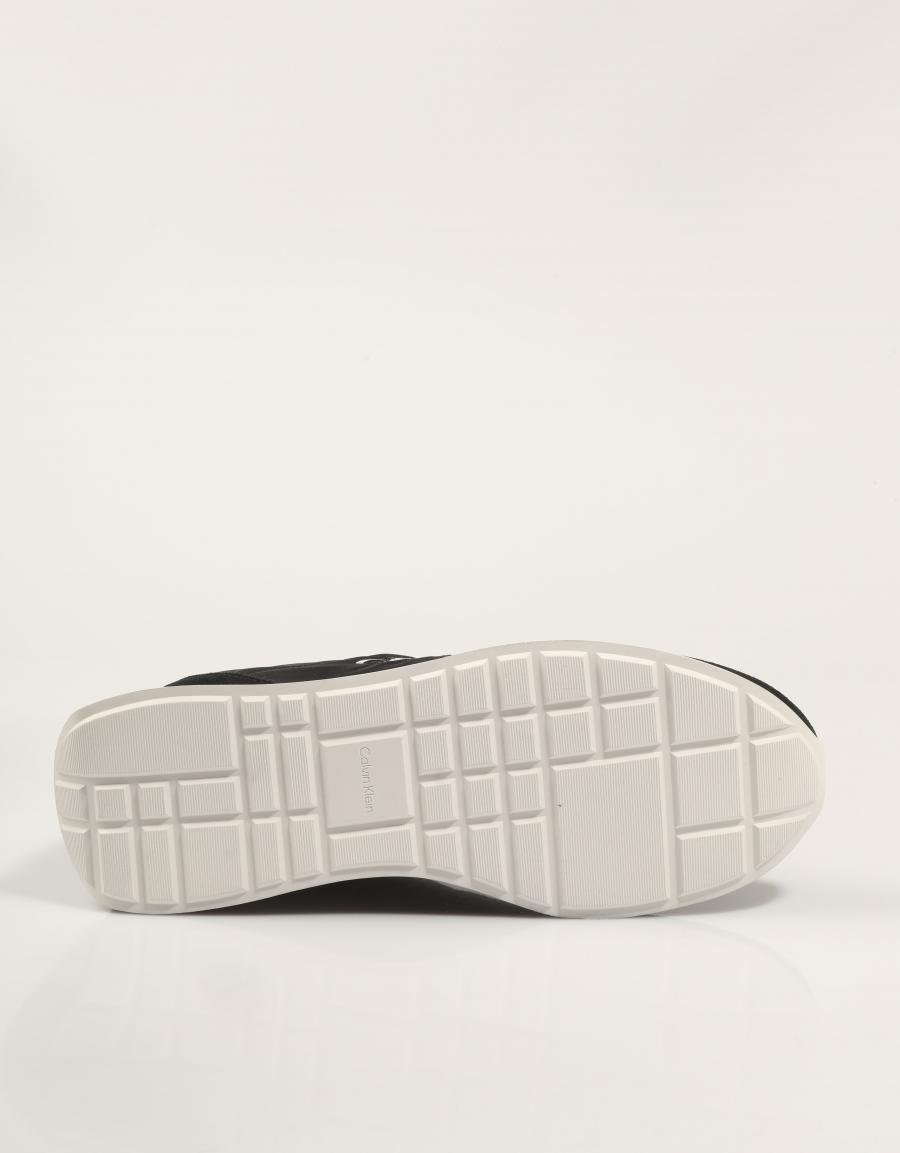 ZAPATILLAS CALVIN KLEIN RETRO RUNNER ESS MIX MAT en color Negro