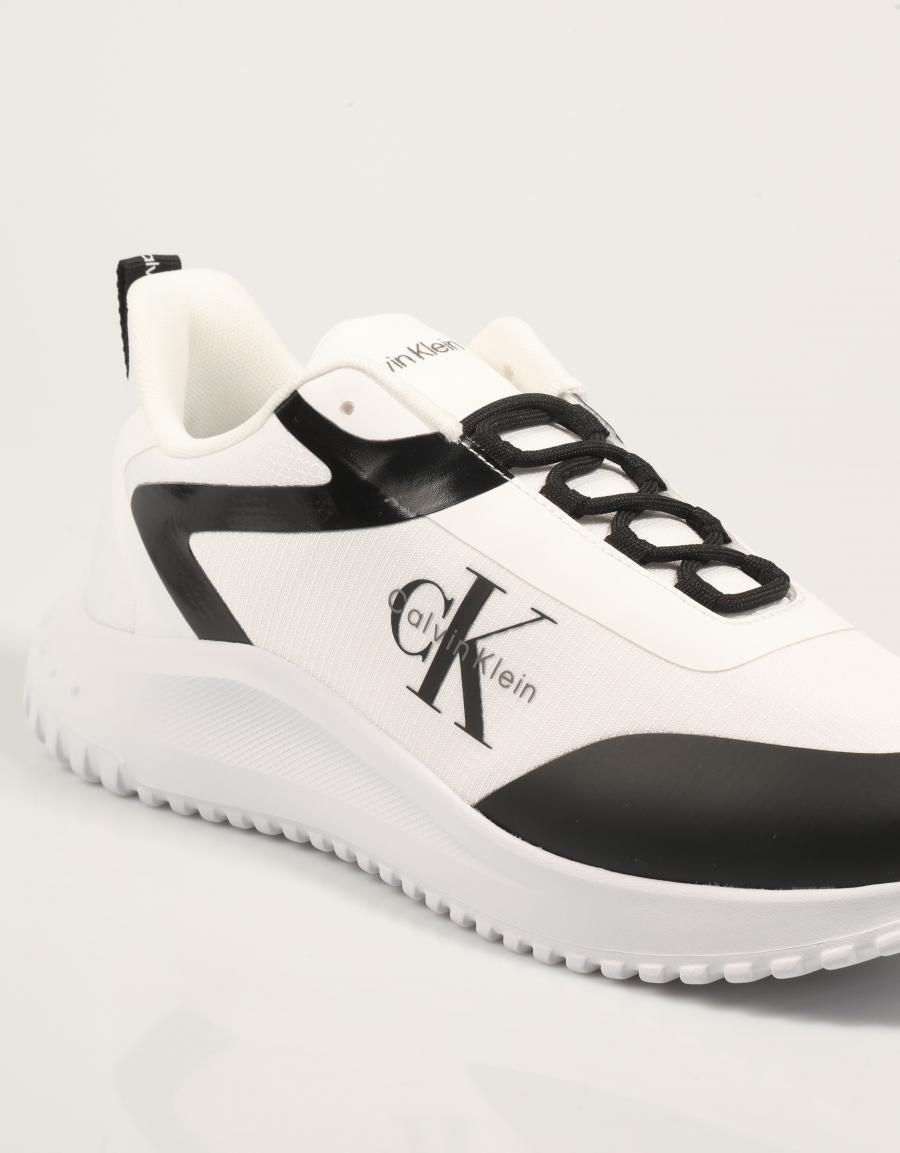 ZAPATILLAS CALVIN KLEIN EVA RUNNER LOW LACE ML MIX II en color Blanco