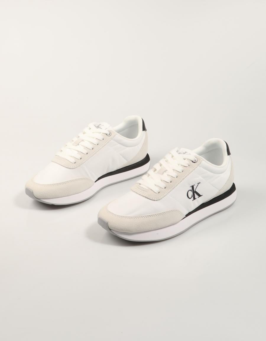 ZAPATILLAS CALVIN KLEIN RETRO RUNNER ESS MIX MAT en color Blanco