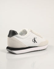 ZAPATILLAS CALVIN KLEIN RETRO RUNNER ESS MIX MAT en color Blanco