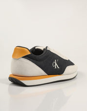ZAPATILLAS CALVIN KLEIN RETRO RUNNER ESS MIX MAT en color Azul marino