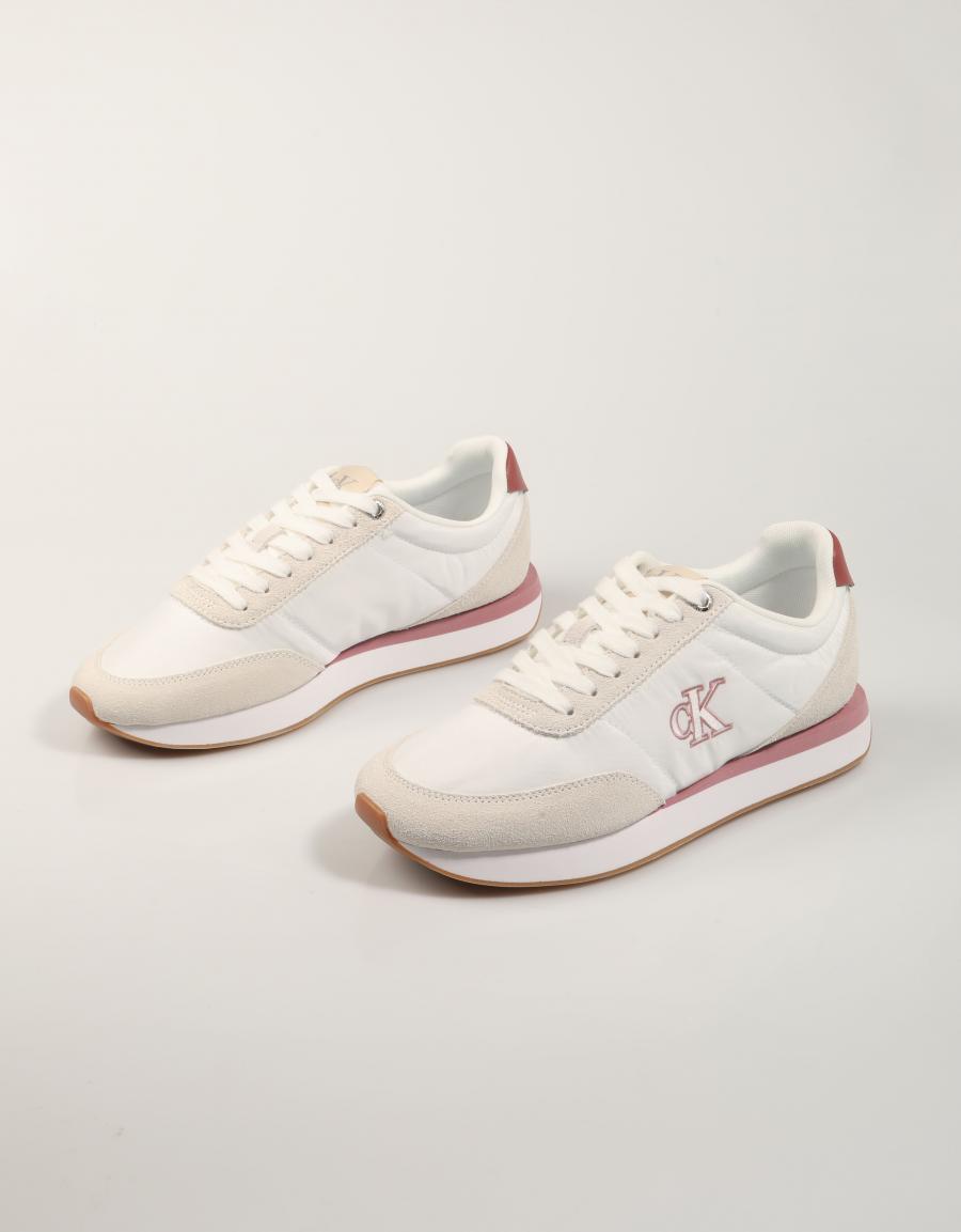 ZAPATILLAS CALVIN KLEIN RETRO RUNNER ESS MIX MAT en color Blanco