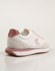 ZAPATILLAS CALVIN KLEIN RETRO RUNNER ESS MIX MAT en color Blanco