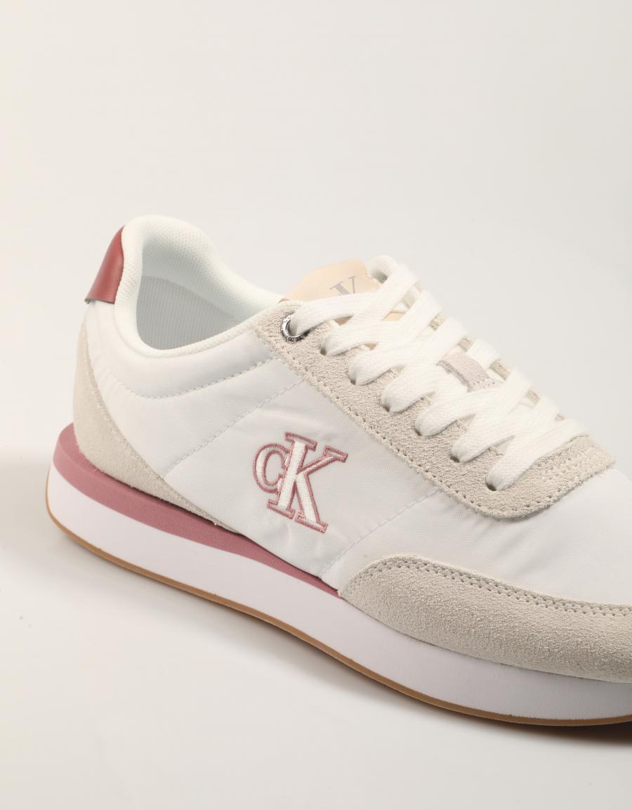 ZAPATILLAS CALVIN KLEIN RETRO RUNNER ESS MIX MAT en color Blanco