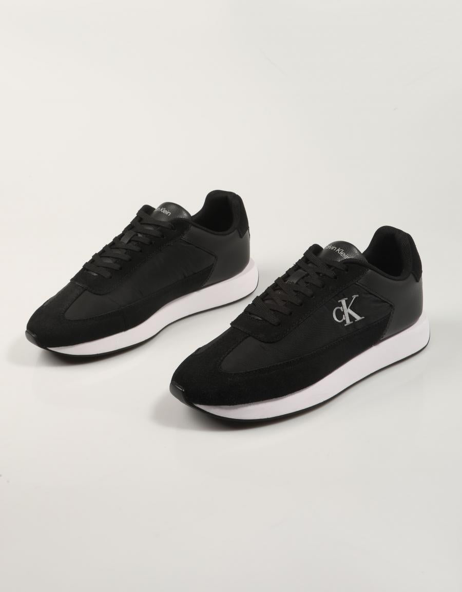 ZAPATILLAS CALVIN KLEIN RETRO RUNNER ESS MIX MAT en color Negro