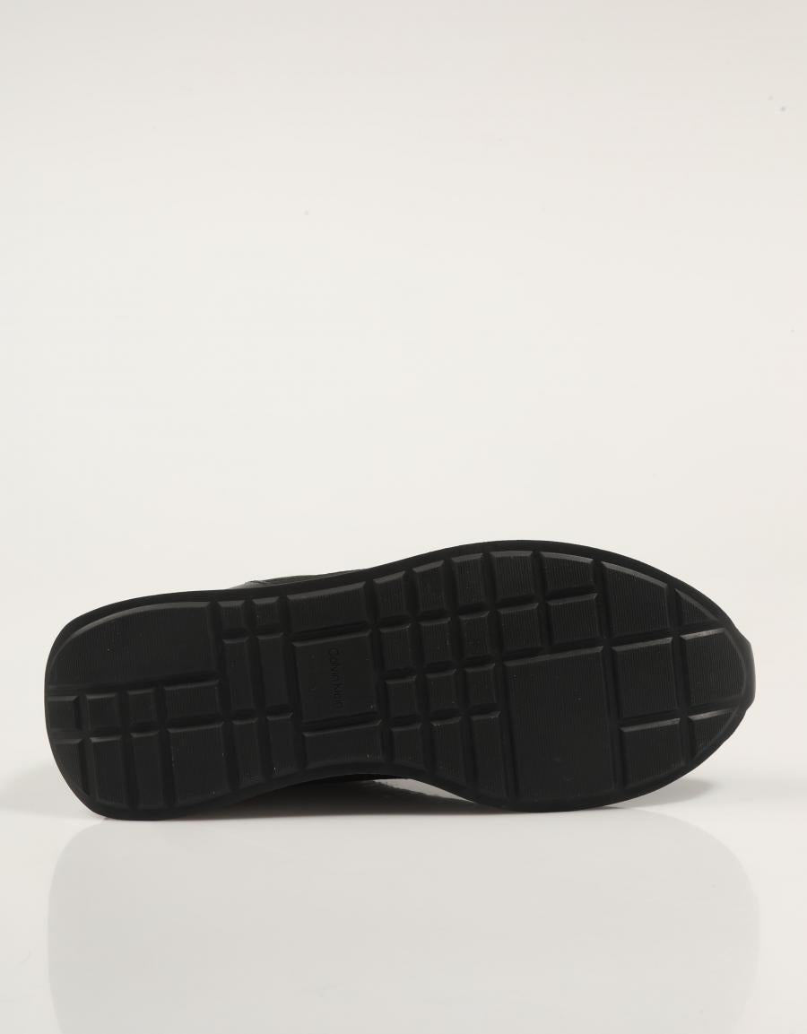 ZAPATILLAS CALVIN KLEIN RETRO RUNNER ESS MIX MAT en color Negro