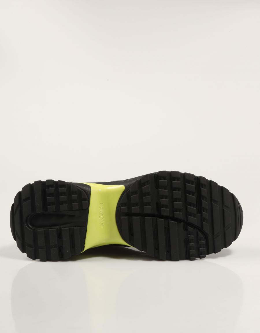 ZAPATILLAS CALVIN KLEIN HIKE RUNNER LACEUP MESH MIX en color Negro