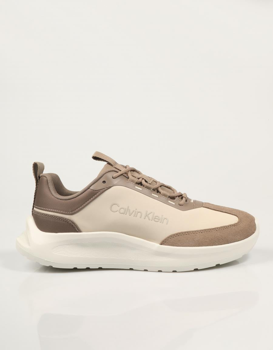 ZAPATILLAS CALVIN KLEIN EVA RUN en color Beige