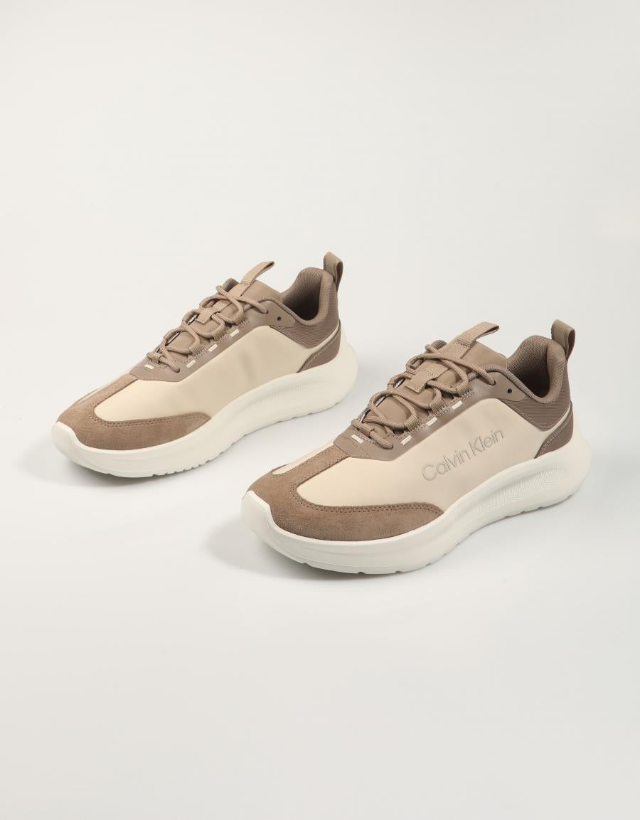 ZAPATILLAS CALVIN KLEIN EVA RUN en color Beige