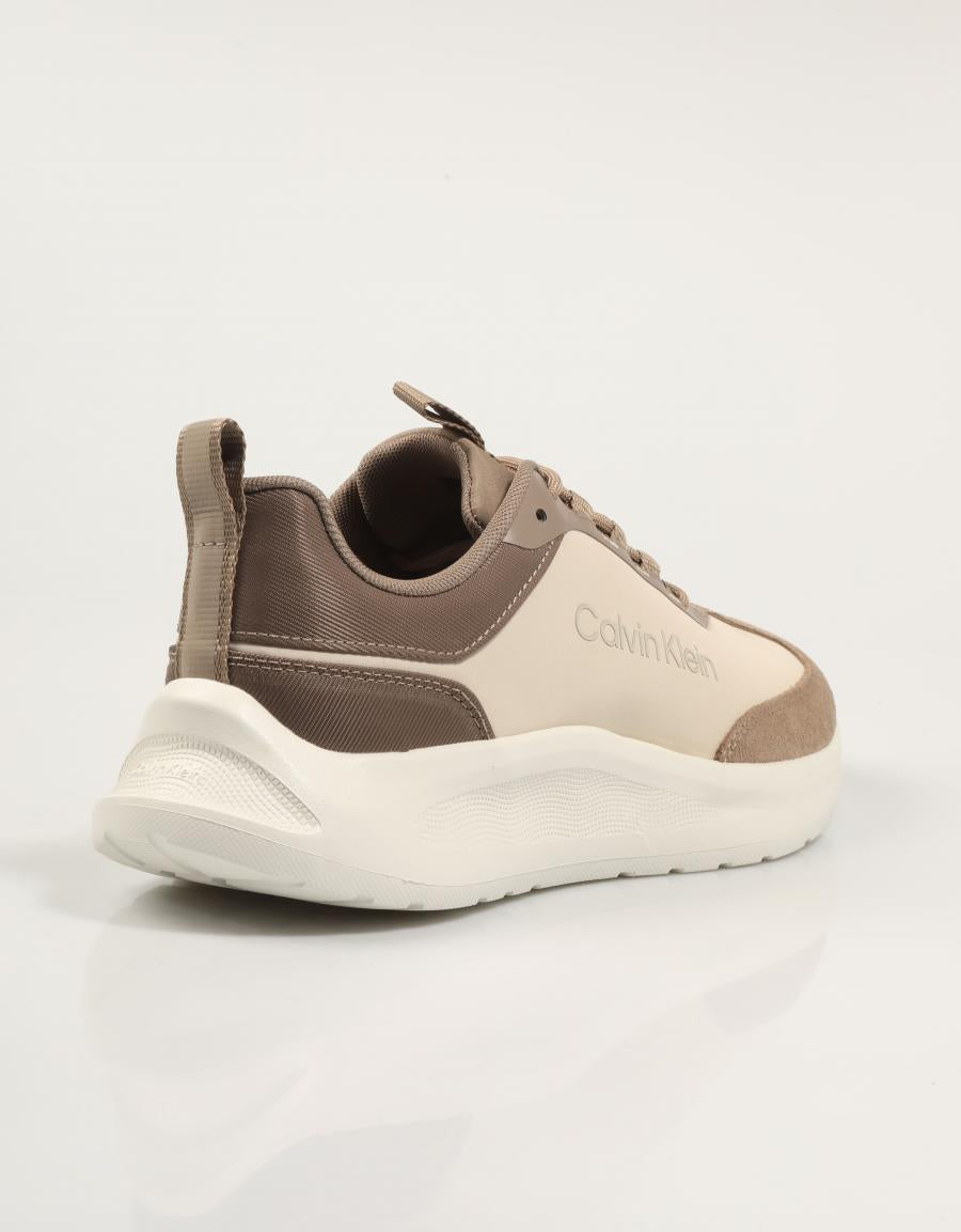 ZAPATILLAS CALVIN KLEIN EVA RUN en color Beige
