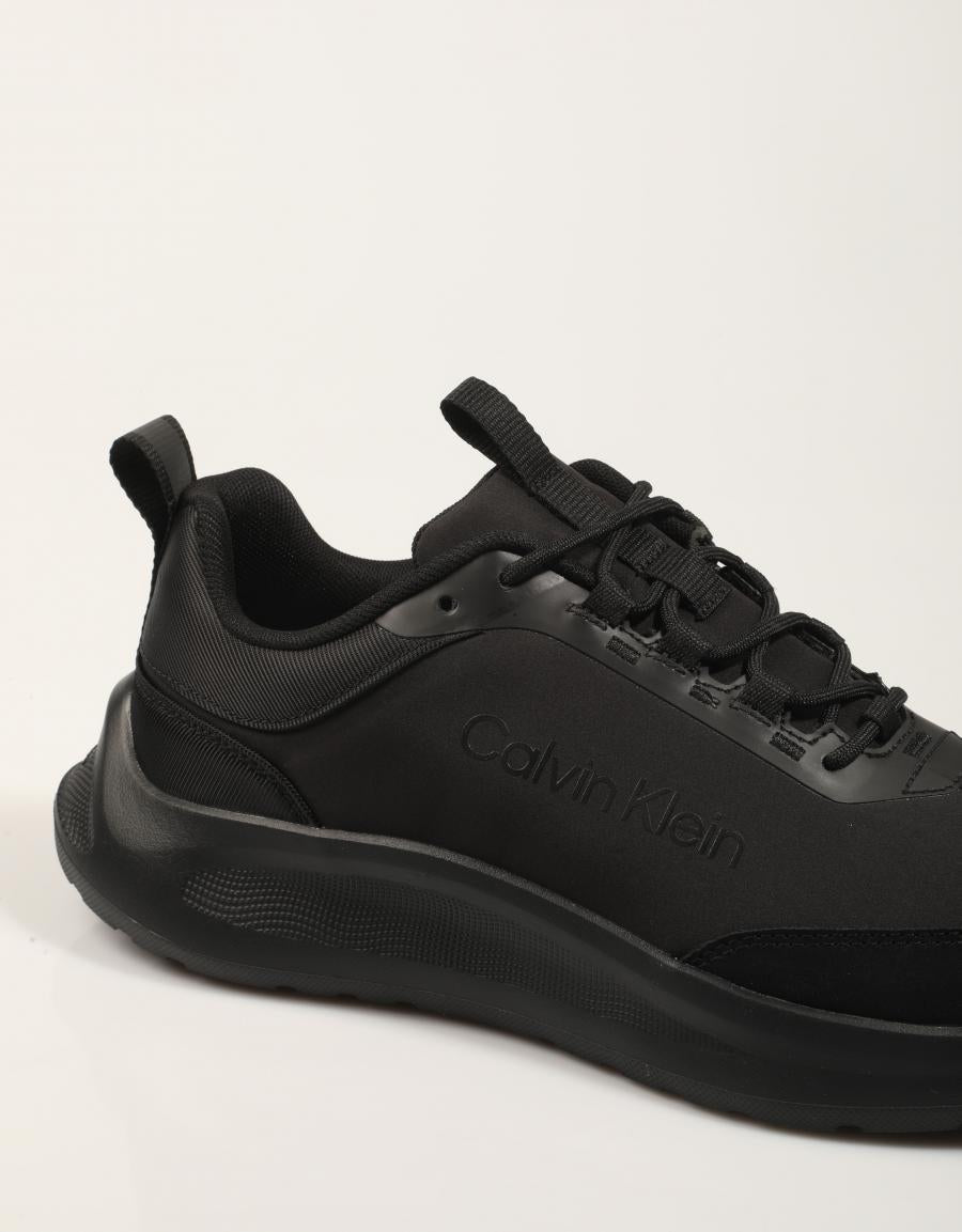 ZAPATILLAS CALVIN KLEIN EVA RUN en color Negro